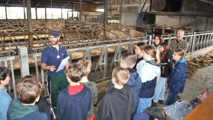 Het zesde leerjaar van de Vrije Basisschool De Vaart uit Oostkamp bracht een bezoekaan Hoeve Ten Eeckhoutte.