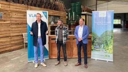 De aftrap van de bioweek vond plaats op het fruitbedrijf van Hugo Jacobs in Sint-Truiden.