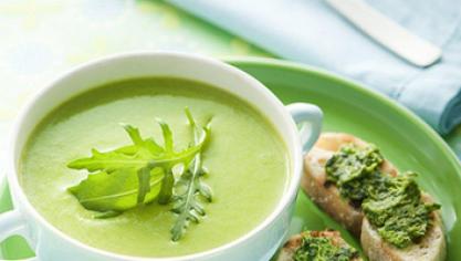 aspergesoep_met_crostinis_en_pesto