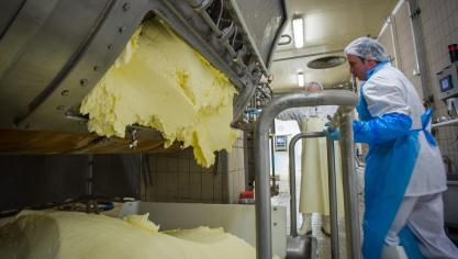 Het warme weer doet de ijsconsumptie pieken en de vraag naar room toenemen. Daardoor stijgt de Europese boterprijs.