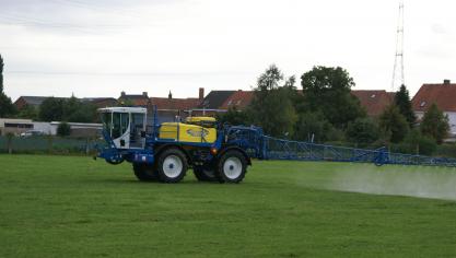 Onder andere pesticiden vervuilen ons drinkwater met triazolen en PFAS.