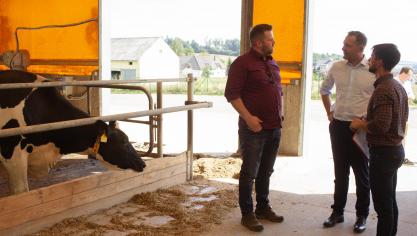 Eurocommissaris Hansen bezocht een boerderij in Tsjechië.