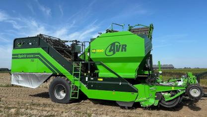AVR brengt de nieuwe Spirit 9200i VW getrokken aardappelrooier uit.
