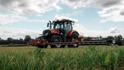 Homburg importeert machines van PerPlant die onder andere onkruid met behulp van geavanceerde AI-technologie bestrijden.