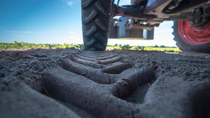 Het Landschapspark Vlaamse Ardennen koopt een machine voor niet-kerende grondbewerking die zal worden gedeeld tussen landbouwers.