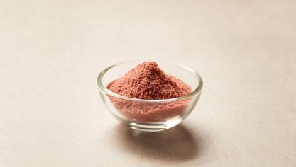 Met behulp van fermentatietechnologie produceert het bedrijf het eiwit myoglobine, dat identiek is aan het eiwit in dierlijk vlees.