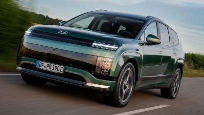 Dankzij zijn enorme wielbasis is de Hyundai Ioniq 9 uitzonderlijk ruim en biedt hij comfortabel plaats aan 7 inzittenden.