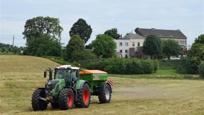 Voor de aankoop van een landbouwmachine kan een landbouwer wel rekenen op steun van het VLIF en een loonwerker niet. Die ongelijke behandeling is al lang het onderwerp van discussie.