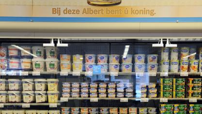 Albert Heijn heeft consumenten misleid met vage duurzaamheidsclaims op zuivelverpakkingen.