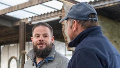 “Dankzij het wettelijke kader en de begeleiding weten we waar we aan toe zijn, en kunnen we ons focussen op wat telt: mensen een plek geven , zegt melkveehouder Matthieu Steensels (links).