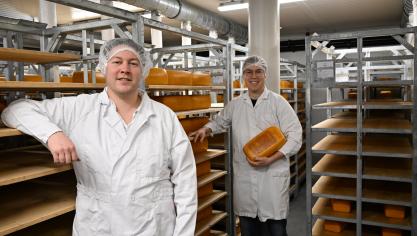 Kaasboerderij Groendal wordt geleid door de broers Louis-Philippe (links)  en Carl-Victor Deweer (rechts).