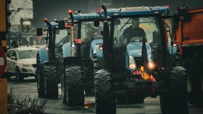 Boeren protesteren op verschillende plaatsen in Vlaanderen tegen het Mercosur-handelsakkoord.