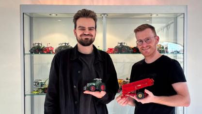 Michiel Saeyens en Sven Van Hecke organiseren dit jaar de landbouwminiaturenbeurs in Merelbeke.
