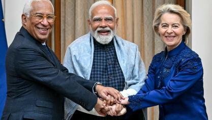 Van links naar recht: de voorzitter van de Europese Raad Antonio Costa, de Indische premier Narendra Modi en de voorzitter van de Europese Commissie Ursula Von der Leyen.