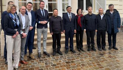 Jo Brouns heeft tijdens een overleg met de Chinese minister van Waterbeleid ervaringen in waterbeheer toegelicht.