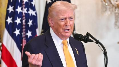 De milieuorganisaties vinden dat president Trump met zijn besluit een flink cadeau geeft aan de oliemaatschappijen.