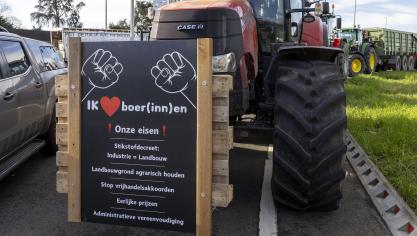 Met zo’n eenvoudig infobord zijn de bezorgdheden van landbouwers bij boerenprotesten toch duidelijk te begrijpen?