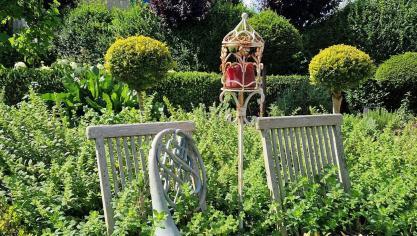 De tuin anno 2026: alles mag wat minder strak, maar het blijft genieten.