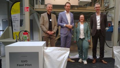 Wetenschappelijk directeur ILVO Dier Sam De Campeneere, Vlaams minister van Landbouw Jo Brouns, coördinator van Feed Pilot Annatachja De Grande en administrateur-generaal van ILVO Joris Relaes