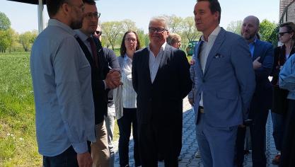 Vlaams minister Jo Brouns bracht op 23 april een bezoek aan de Proefhoeve Bottelare.