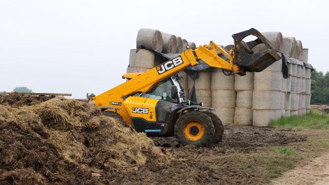 De DualTech transmissie combineert het beste van een hydrostaat en powershift in de JCB AgriPro verreikers.