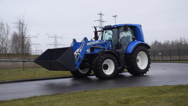 New Holland stelt het prototype T6.180 Methane Power Tractor voor.