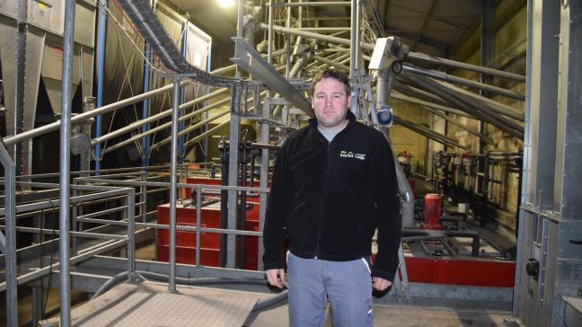 De basis van het rantsoen bestaat uit vijf enkelvoudige grondstoffen: tarwe, gerst, soja, tarwegries en zonnebloempittenschroot. Daarnaast zijn er een aantal steekvaste producten en natte producten die in de voerkeuken verwerkt worden.