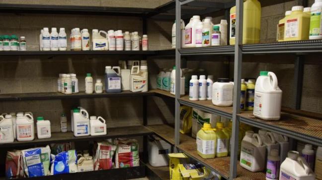 Net zoals producten voor de gewasbescherming moeten ook middelen voor het reinigen van stallen toegelaten zijn op de Belgische markt alvorens ze te gebruiken.