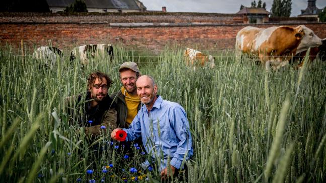 De Leuvense CSA-boer Tom  Troonbeeckx stapte met twee  collega’s in een coöperatie: De Boerencompagnie.