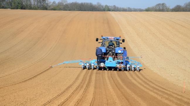 Volgens leden van het Europees Parlement stelt de Europese Commissie de bezuinigingen op landbouw kleiner voor dan ze zijn.