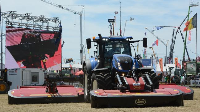 Geomow van Vicon regelt automatisch de overlap tussen de front- en achtermaaiers.