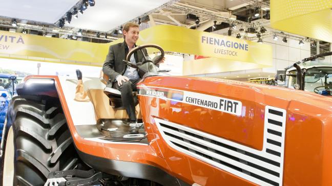 Voor even verkoopt New Holland machines in terracotta.