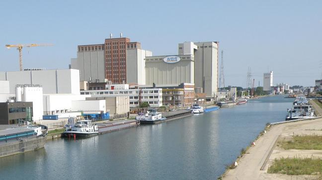 De AVEVE-veevoederfabriek in Antwerpen.