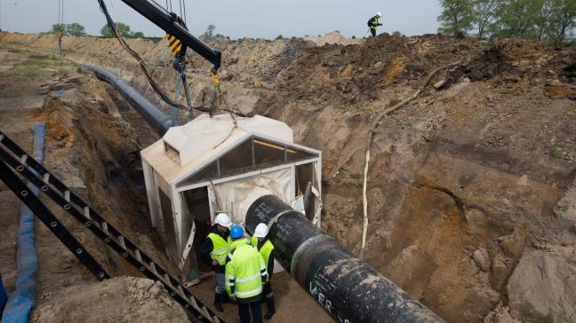 Wijs je loonwerker of aannemer op voorhand op de aanwezigheid van ondergrondse leidingen en op het belang van tijdig overleg met Fluxys.