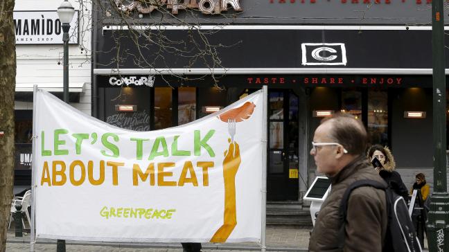 De landbouw ligt voortdurend onder druk van NGO’s zoals Greenpeace,  die gewasbescherming of veehouderij afkeuren.