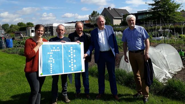 De keuzegids werd ontwikkeld op vraag van de provincie Antwerpen. Tweede van rechts landbouwgedeputeerde Ludwig Caluwé.