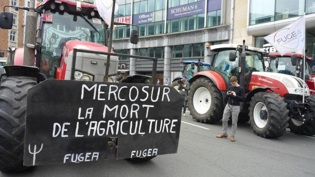 Circa 50 boeren kwamen naar het Schuman-plein in Brussel om te demonstreren.