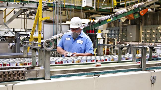 Nestlé heeft zuivelfabrieken wereldwijd. Op de foto een melkfabriek in het Californische Modesto.