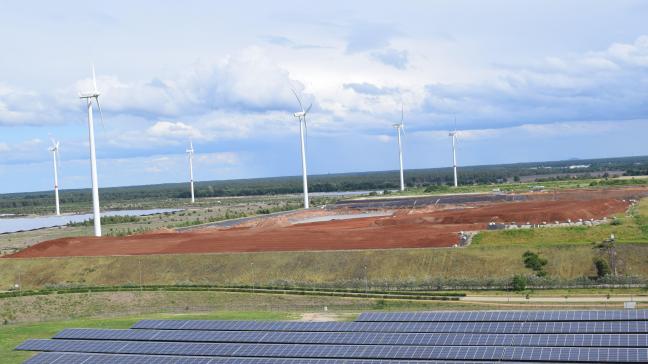 De Europese Investeringsbank investeert in hernieuwbare energie, en zweert fossiele energie af.