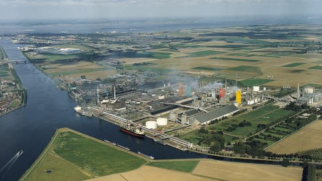 De stikstoffabriek van Yara in Sluiskil, net over de grens in Zeeuws-Vlaanderen langs het kanaal Gent-Terneuzen, speelt als grootste Yara-fabriek voor ammoniak en nitraten een cruciale rol voor de onderneming.