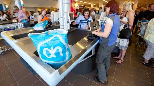 Van een prijzenoorlog wil de manager niet spreken. Wij zijn gekend om onze gekke promoties, die zijn deel van onze identiteit en komen niet als een reactie op anderen. Die acties zijn bovendien bonussen bovenop de al erg lage prijzen die we elke dag hanteren.
