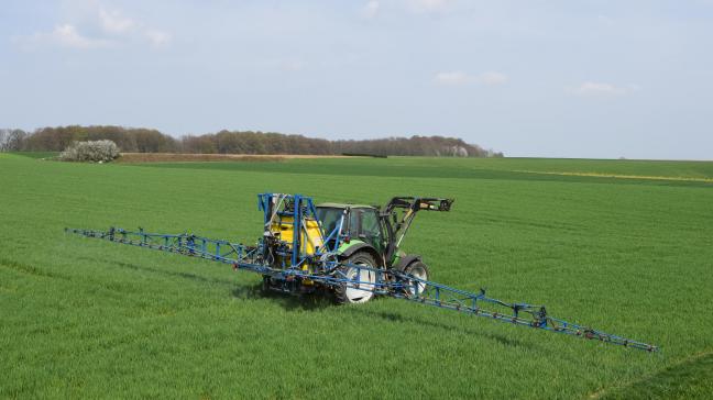 In de Europese Unie wordt jaarlijks meer dan 350.000 ton pesticiden verkocht.
