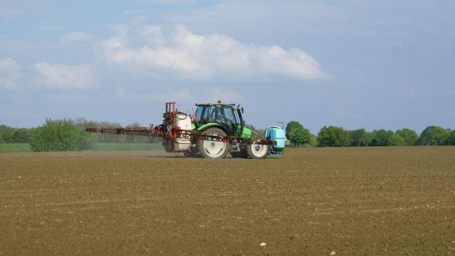 Internationaal zijn regels voor pesticidengebruik niet gelijk. Producten uit landen met minder strenge regels zouden niet zomaar de Europese markt op moeten kunnen, aldus Europarlementslid Hilde Vautmans.