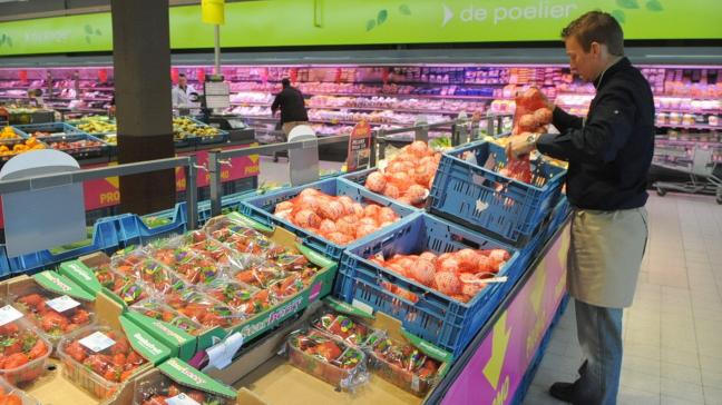 De supermarktschappen zijn en blijven voorlopig goed gevuld. Toch moet de overheid stappen zetten om dit ook over langere periode te verzekeren, aldus voedingssector en landbouw.