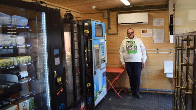 Geert Dumortier verzorgt de verkoop van hoeveproducten via de automaten van ‘Boeries fresh shop’.