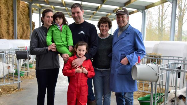 De familie Leyssens, met vader Eddy en zijn vrouw, zoon Geert en zijn vrouw Tineke en de dochters Lente en Linthe.