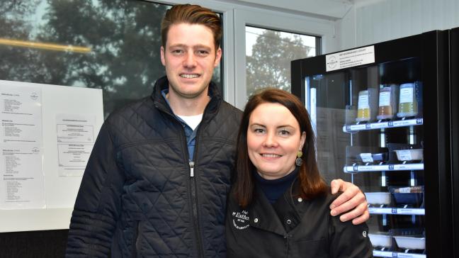 Piet en Elien verkopen in Het Elsthof in Tielt meerdere producten in hun hoevewinkel.