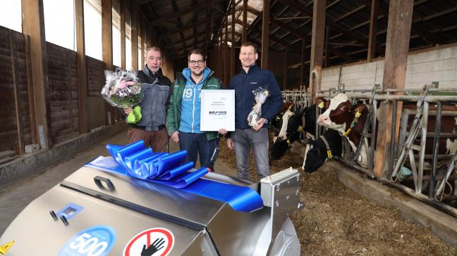 Feestelijke overhandiging aan Franz-Josef en Sebastiaan Göke met dealer Tobias Tenhumberg (v.l.n.r.)