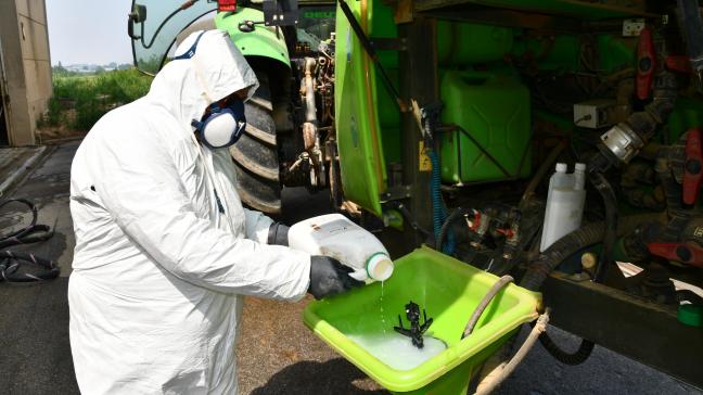 Het werken met plantenbeschermingsmiddelen vergt een grote aandacht vanwege de gebruiker en het respecteren van aan aantal veiligheidsmaatregelen, zoals het gebruik van de aangepaste beschermende uitrusting.