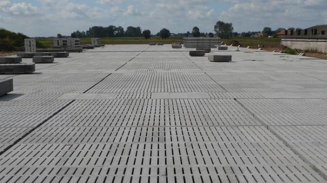 Van Hessche wordt marktleider in de nichemarkt van betonroosters voor landbouwstallen en aardappelloodsen.